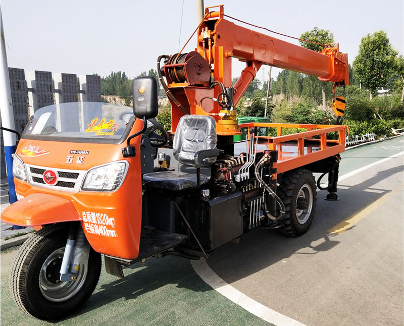 三輪隨車(chē)吊